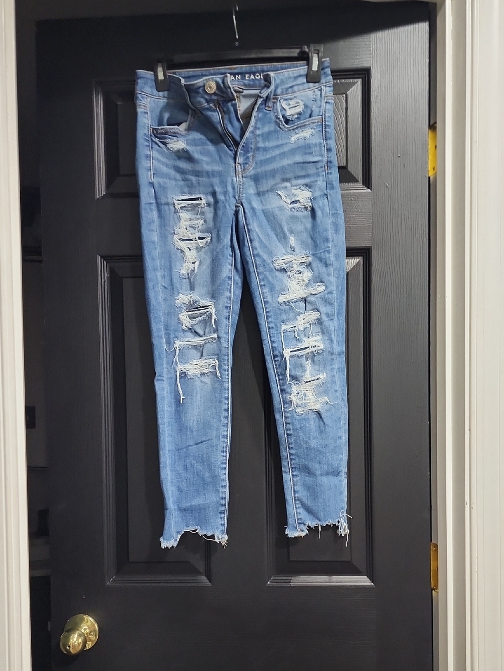 American Eagle Outfitters Light Wash Ripped Skinny Jeans Size 2 SHORT